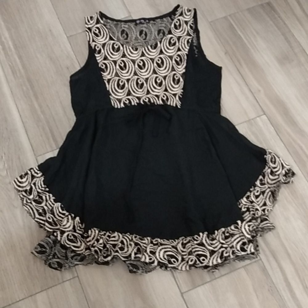 Lily by Firmiana Sleeveless Tunic